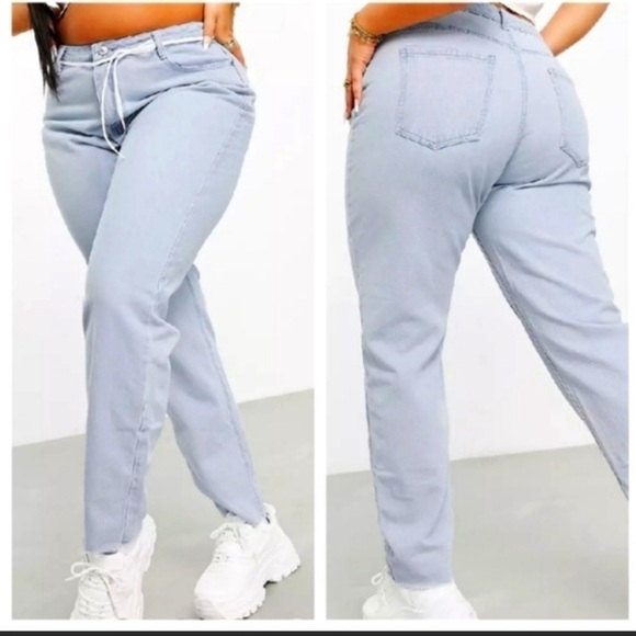 Missguided Riot Highwaist Mom Jean Raw Hem Light Wash NWT Size 20 - Picture 1 of 7